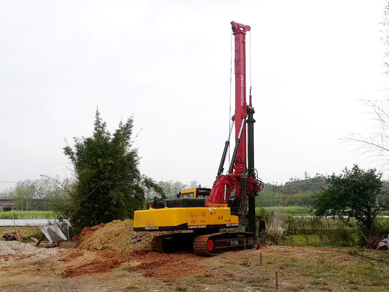 鉆孔機(jī)怎么打地基？地基好工具