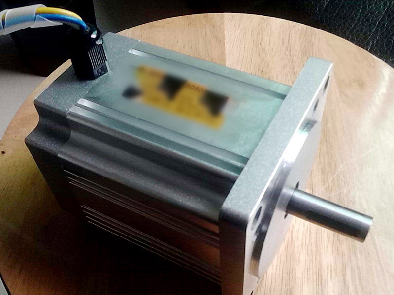鉆孔機(jī)怎么啟動(dòng)電機(jī)和變頻器？